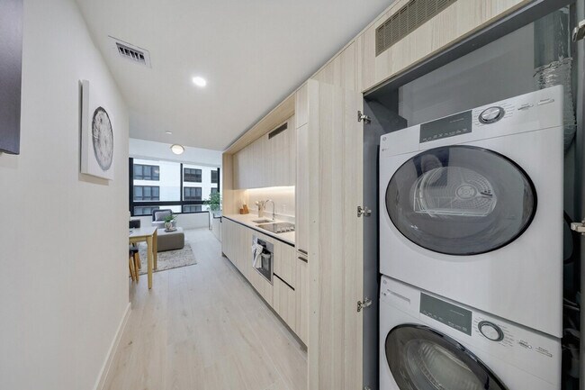 Building Photo - 225 N Miami Ave