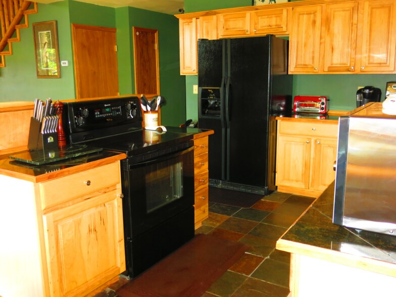 Building Photo - 15729 Pine Lake Dr