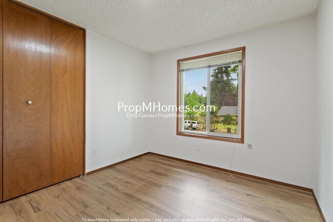Building Photo - 5870 SW 192nd Ave