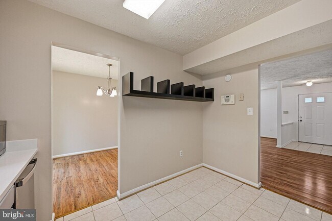 Building Photo - 16 Meadowside Ct
