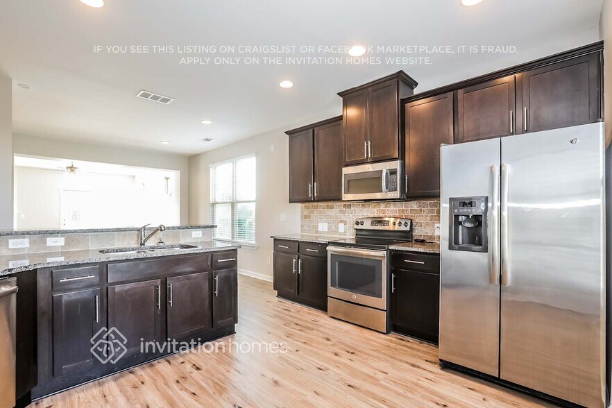 Building Photo - 2090 Paxton Dr SW