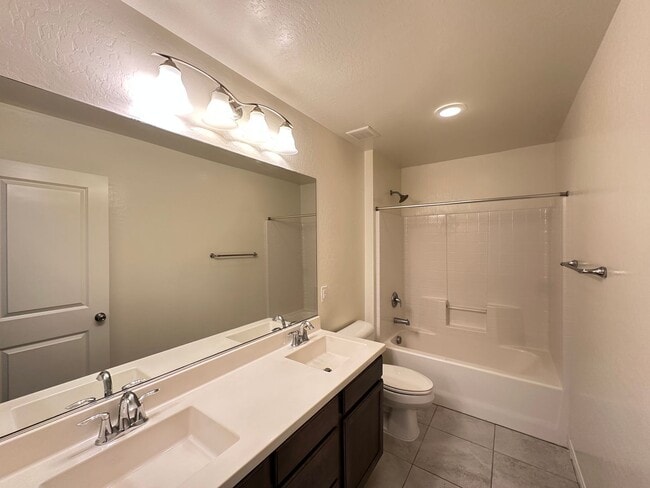 Building Photo - 6784 Pivot Point St