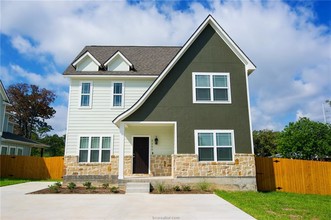 Building Photo - 3200 Link St