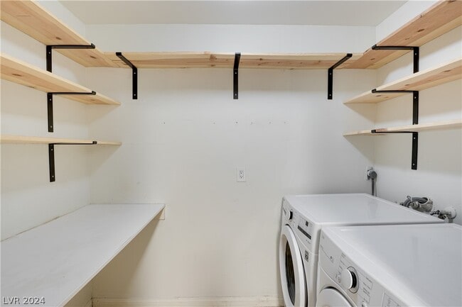 Building Photo - 2200 S Fort Apache Rd