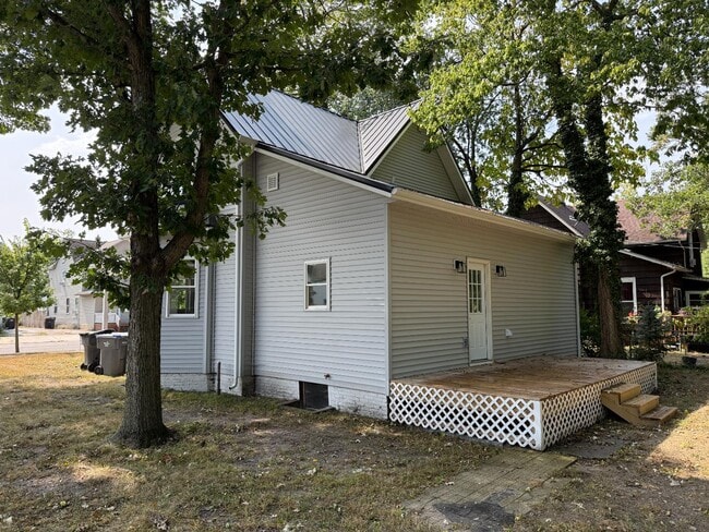 Building Photo - 626 Bower St
