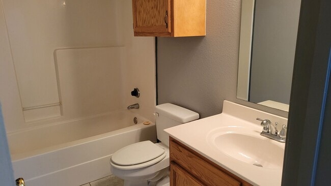 Building Photo - Beautiful Home! Available Spring 2026!