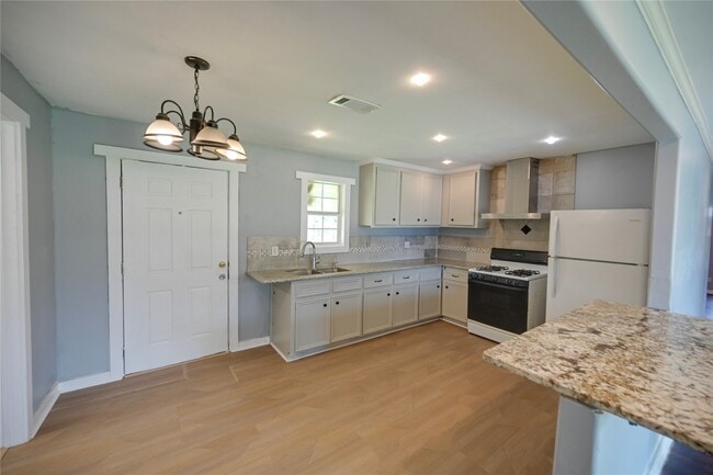 Building Photo - 3814 Nan St