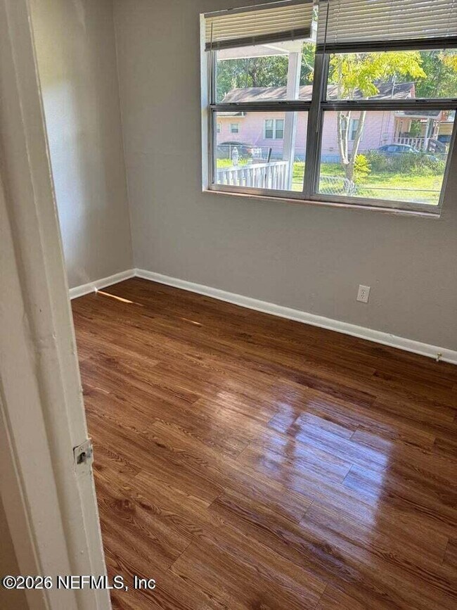 Building Photo - 2706 Palafox St