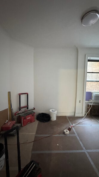 Building Photo - 157 E 72nd St