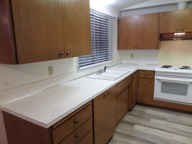 Building Photo - Adorable & Immaculate 3-Bedroom House with...