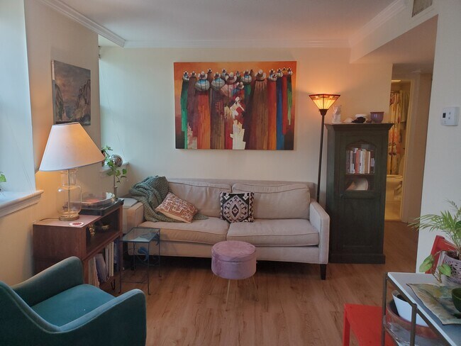 Living area - 1436 Meridian Plz NW