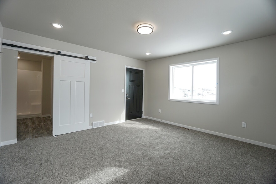 Building Photo - 8068 Goldfinch Dr