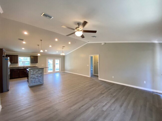 Building Photo - 10 Hemlock Cir Ct