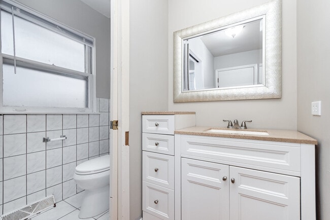 Building Photo - 2913 Kensington Ave