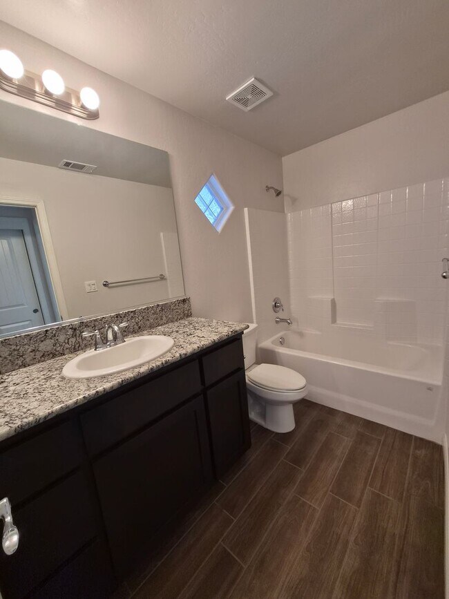 Building Photo - House for Rent