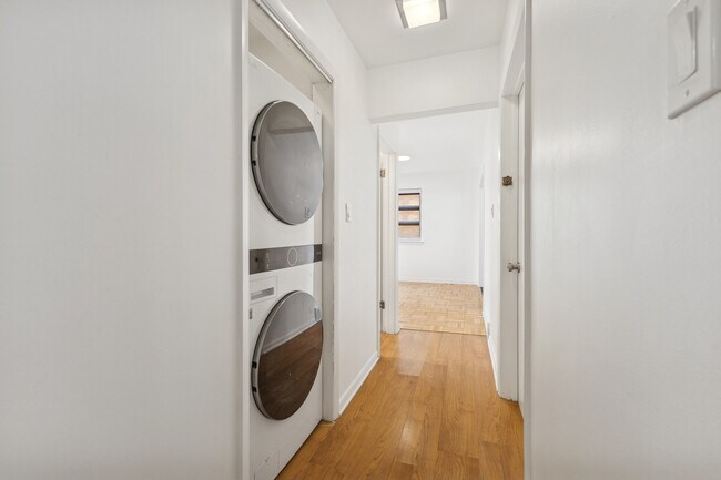 Building Photo - 10454 S Claremont Ave