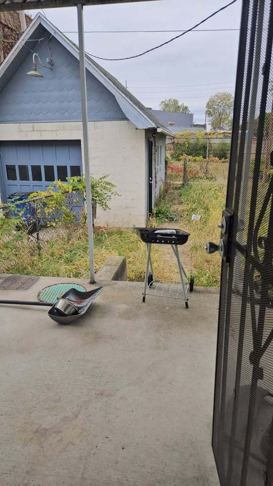 Building Photo - 2225 Academy Ave