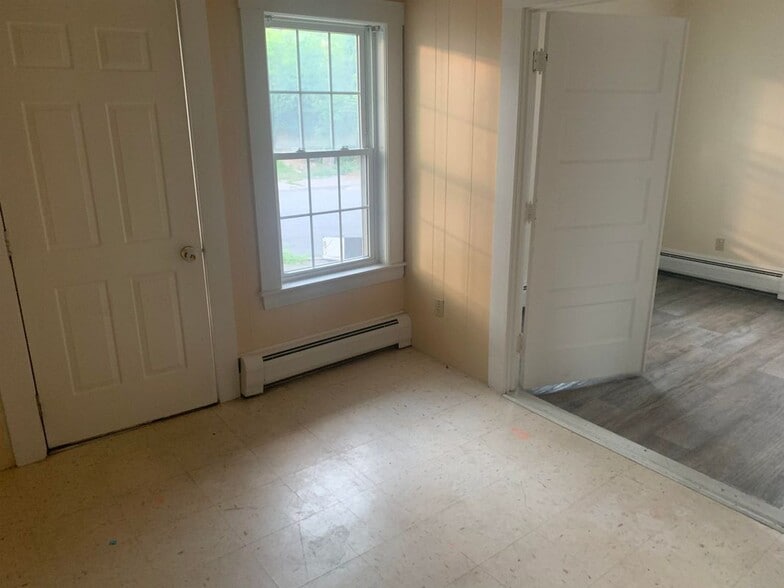 Building Photo - 22 Spring