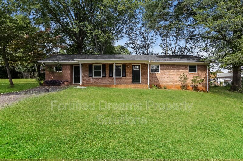 Building Photo - 1141 Carolina Cir