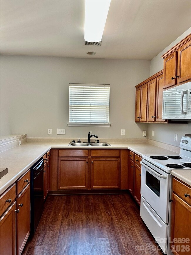 Building Photo - 12660 Persimmon Tree Dr