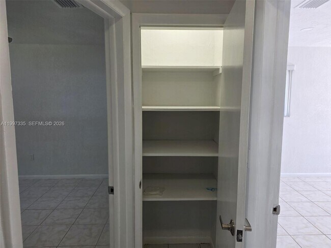 Building Photo - 965 NW 10th St