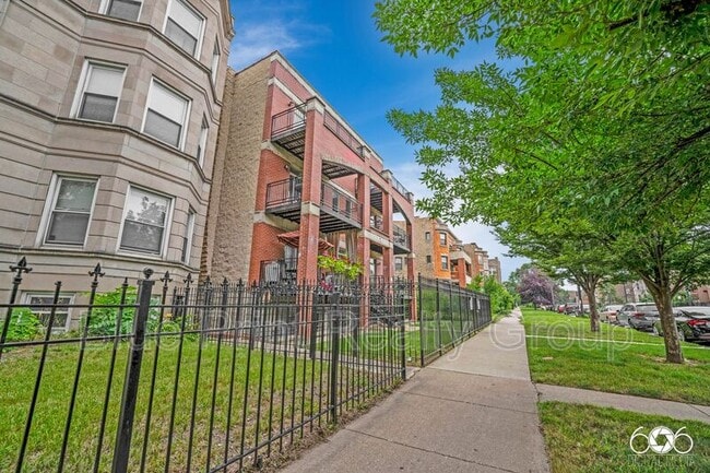 Building Photo - 5406 S Indiana Ave