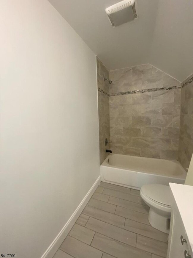 Building Photo - 334 Bond St