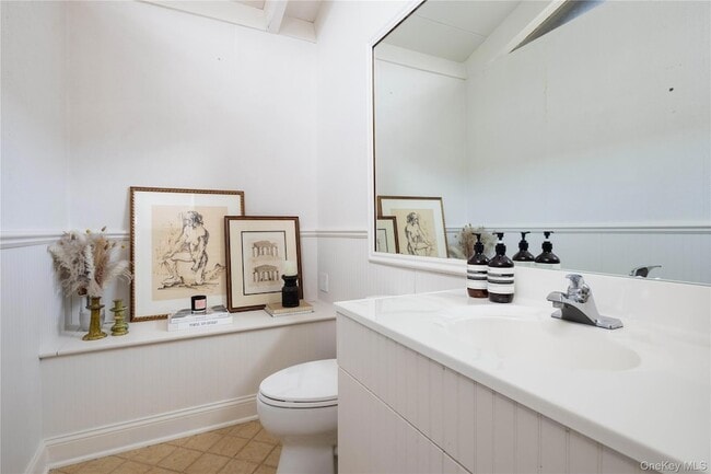 Building Photo - 15 Lake View Ct