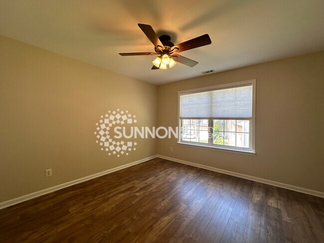 Building Photo - 4 Bedroom Home Near Birkdale Village