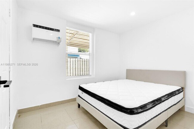 Building Photo - 2419 Coolidge St