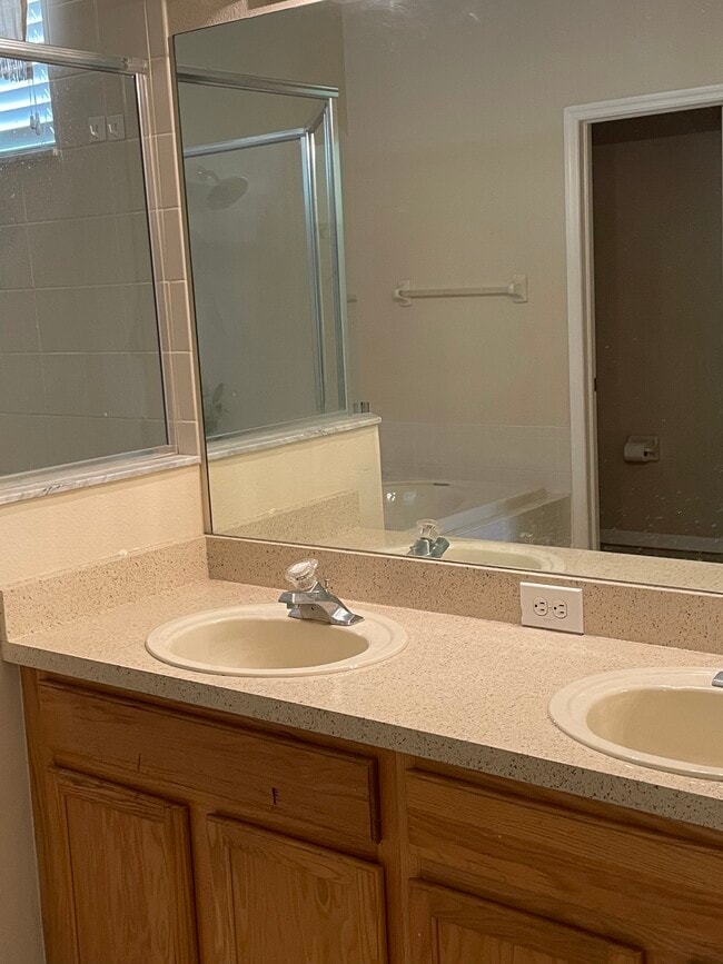 Building Photo - 11605 Grove Arcade Dr