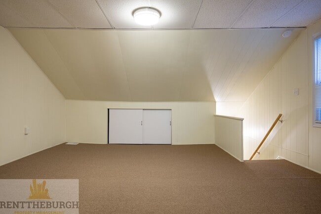 Building Photo - 3 Bedroom 1.5 bath House Now Available!