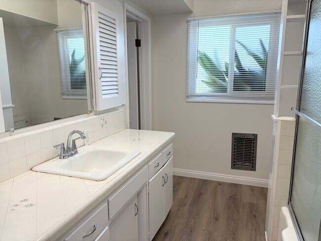Building Photo - Rustic Spacious Home with Large Yard Boasting Timeless Character – 3 Bed, 2.5 Bath