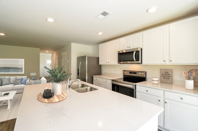 003-photo-kitchen-14582820 - Waterside at Rice Hope