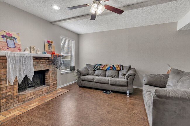 Building Photo - 3808-3814 Coates Circle
