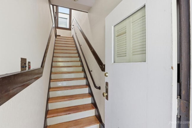 Building Photo - 151 9th Ave