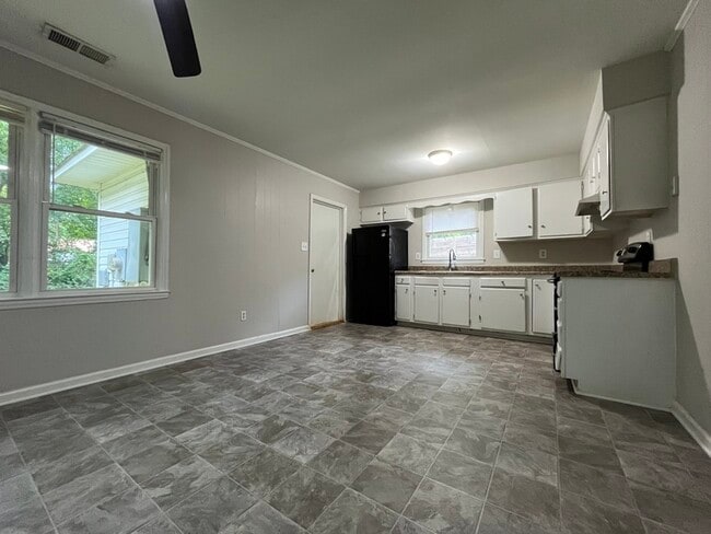 Building Photo - 526 Huntsmoor Dr