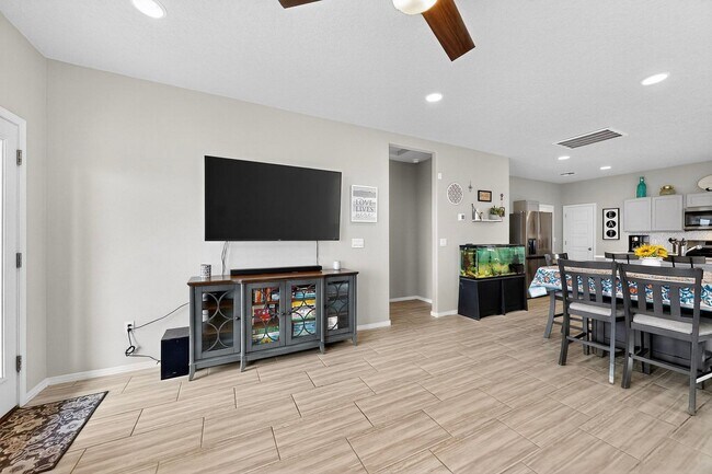 Building Photo - For Rent | Unfurnished Home | 4 Bed / 2.5 Bath | 2 Car Garage | 2-Story | Rio Rancho | Solar