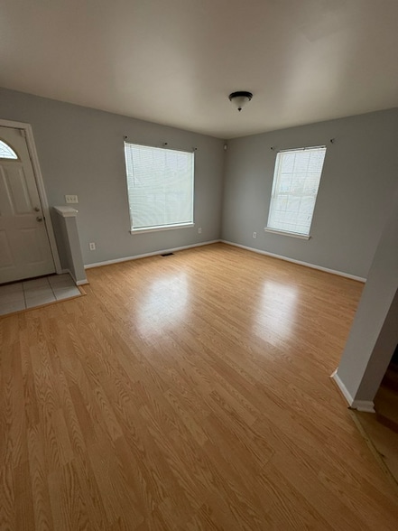 Building Photo - 28913 Annapolis Ave