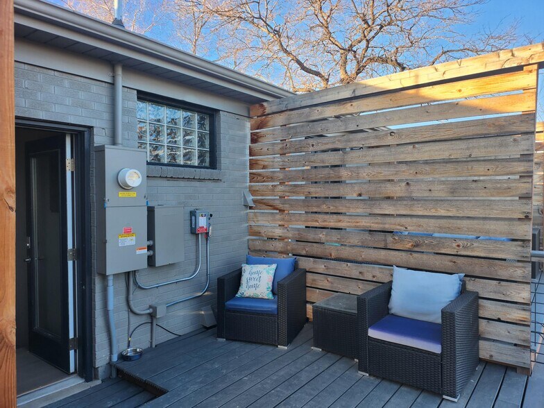 Building Photo - 1761 E 105th Pl