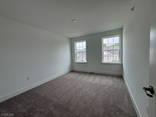 Building Photo - 71 Eastwood Ter