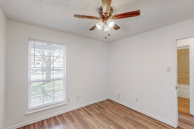 Building Photo - Adorable 1 Story Ready for Move In!  Birdville ISD!