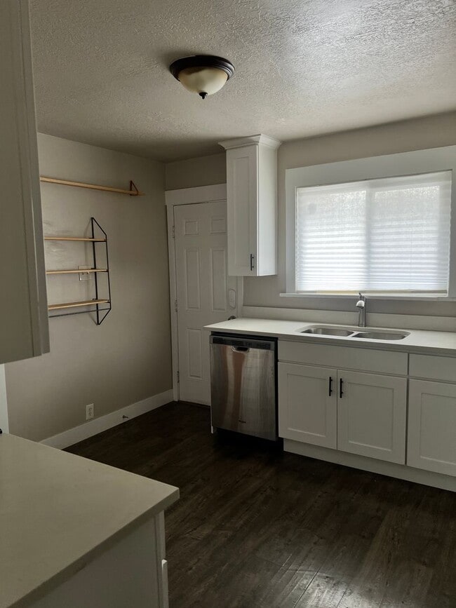 Building Photo - Newly Remodeled House in West Valley for Rent