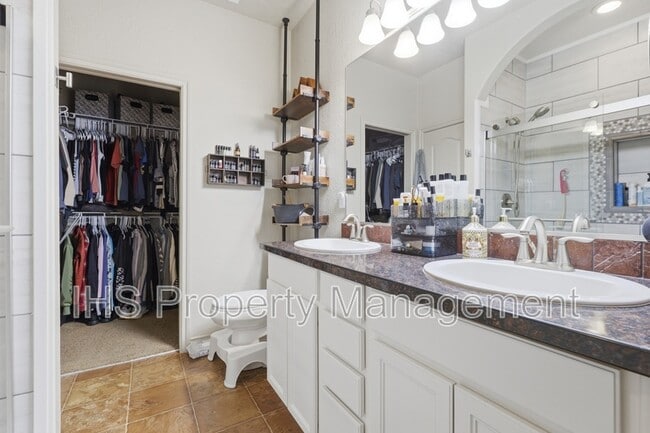 Building Photo - 9417 Vincenzo Dr