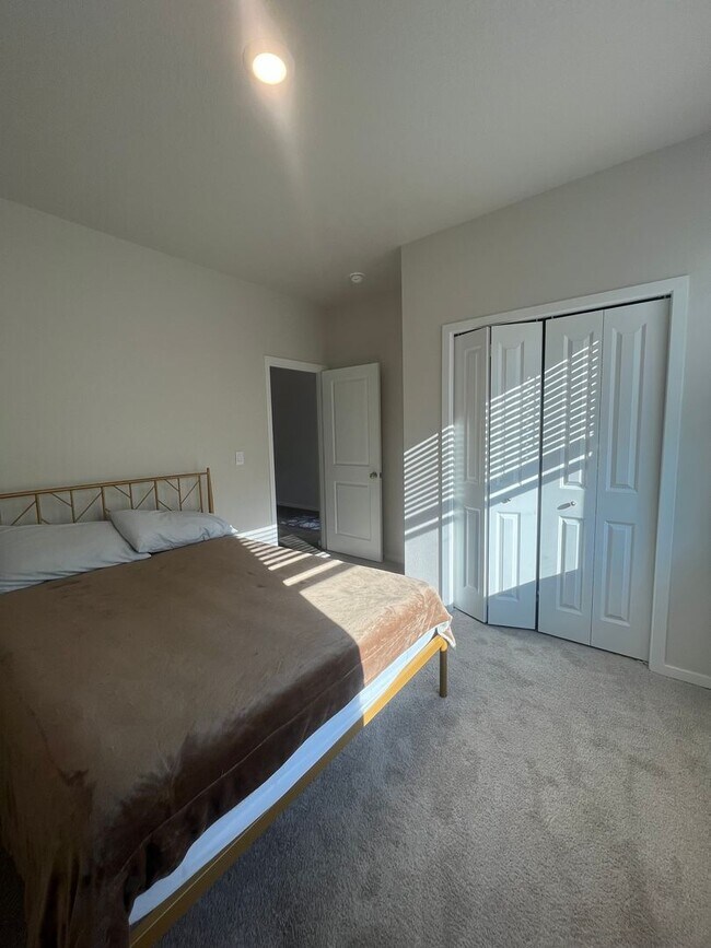 Building Photo - 3-Bedroom 2-Bathroom home in Lowell