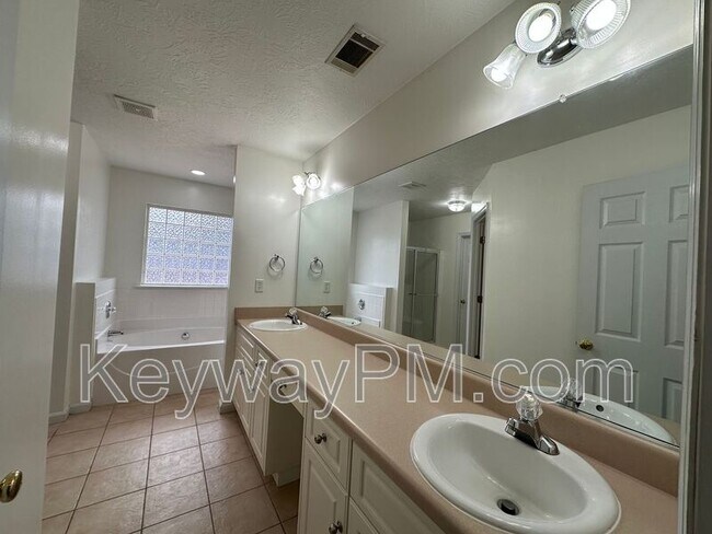 Building Photo - 435 St Julian Pl