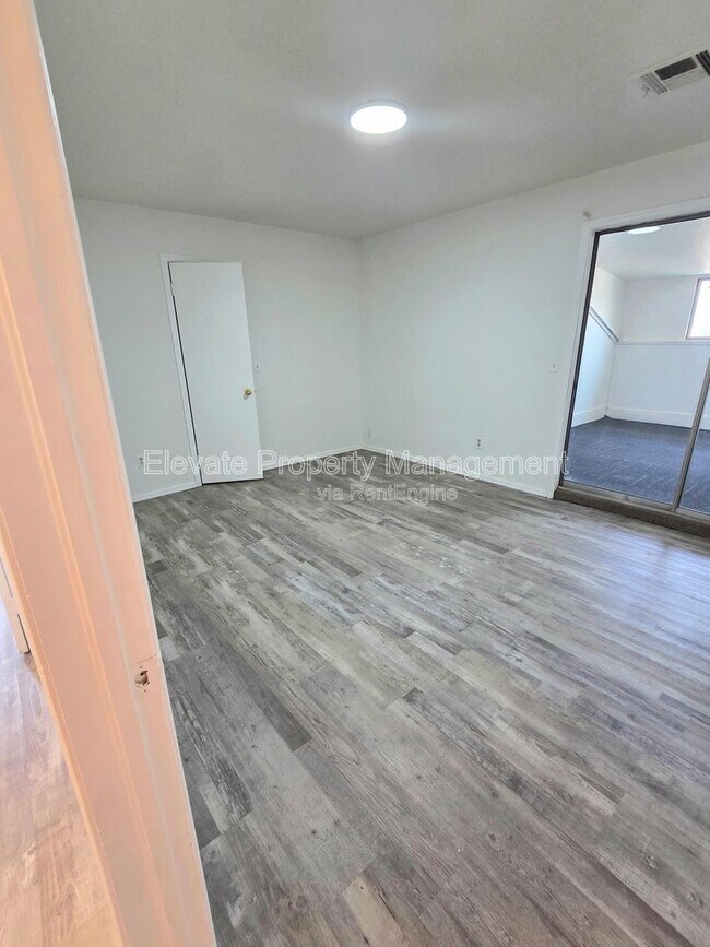Building Photo - 524 Westwood Ct