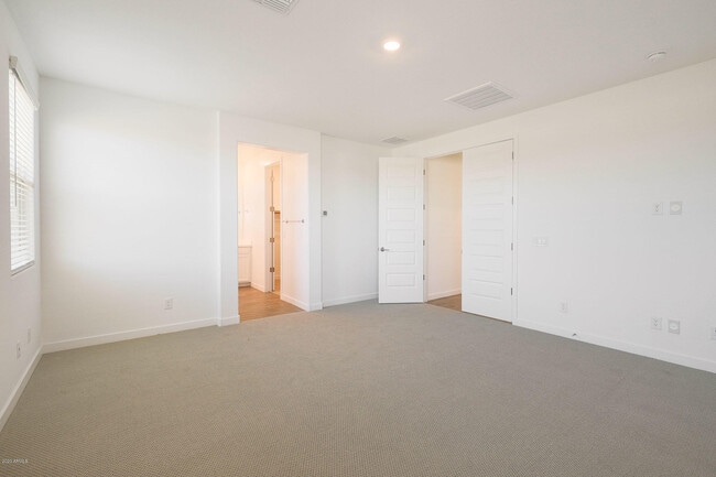 Building Photo - 16581 W Charlotte Dr