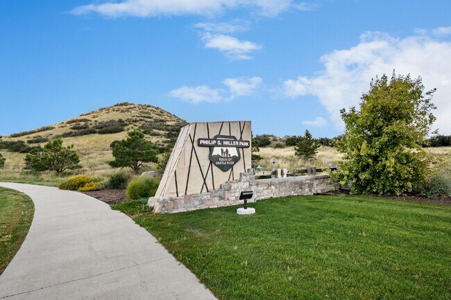 Building Photo - 2414 Leafdale Cir