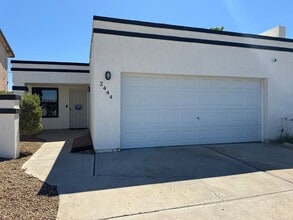 Building Photo - 2444 Lakeside Dr